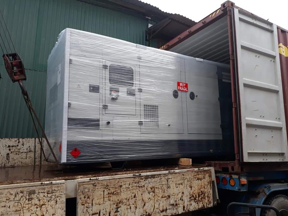 Xe chở máy phát điện