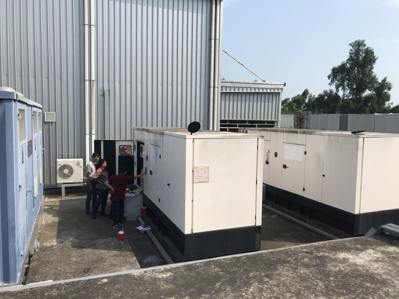 Thanh lý máy phát điện 3 pha chạy dầu Diesel